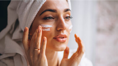 کرم های لیفتینگ پوست چیستند و چگونه عمل میکنند؟